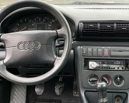 Синий Ауди А4, объемом двигателя 1.8 л и пробегом 300 тыс. км за 1350 $, фото 11 на Automoto.ua