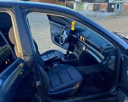 Синий Ауди А4, объемом двигателя 1.6 л и пробегом 394 тыс. км за 3350 $, фото 5 на Automoto.ua