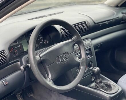 Синий Ауди А4, объемом двигателя 1.8 л и пробегом 300 тыс. км за 1350 $, фото 13 на Automoto.ua