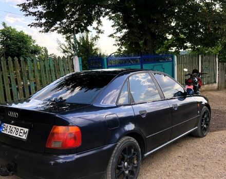 Ауди А4 1995 в Новоукраинке на Automoto.ua Синий Ауди А4, объемом двигателя 1.6 л и пробегом 266 тыс. км за 3300 $, фото 3 на Automoto.ua