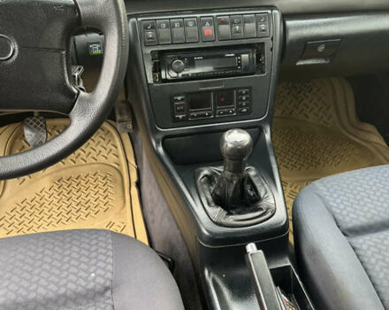 Ауди А4 1995 в Бердичеве на Automoto.ua Синий Ауди А4, объемом двигателя 1.8 л и пробегом 280 тыс. км за 2450 $, фото 7 на Automoto.ua