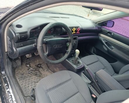 Синій Ауді А4, об'ємом двигуна 1.6 л та пробігом 350 тис. км за 2600 $, фото 8 на Automoto.ua