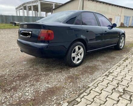 Синий Ауди А4, объемом двигателя 1.6 л и пробегом 100 тыс. км за 2500 $, фото 2 на Automoto.ua