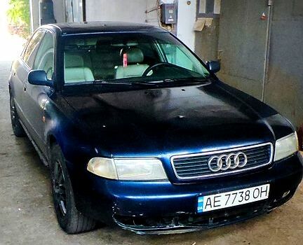 Синій Ауді А4, об'ємом двигуна 1.6 л та пробігом 400 тис. км за 1420 $, фото 1 на Automoto.ua