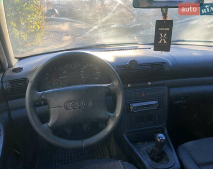 Синий Ауди А4, объемом двигателя 1.6 л и пробегом 350 тыс. км за 1499 $, фото 2 на Automoto.ua