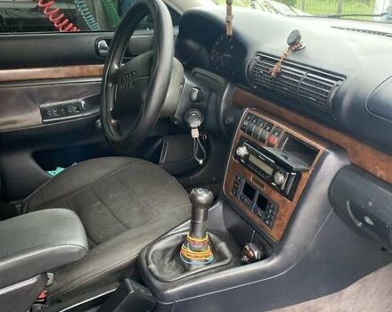 Синій Ауді А4, об'ємом двигуна 1.8 л та пробігом 295 тис. км за 3200 $, фото 3 на Automoto.ua