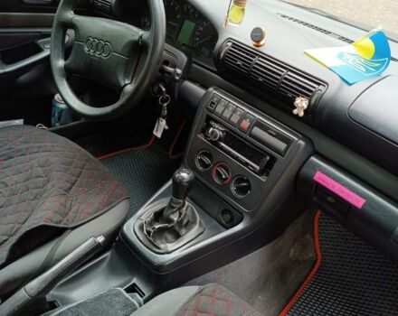 Синий Ауди А4, объемом двигателя 1.6 л и пробегом 350 тыс. км за 1850 $, фото 2 на Automoto.ua