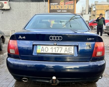 Синий Ауди А4, объемом двигателя 1.6 л и пробегом 300 тыс. км за 2597 $, фото 2 на Automoto.ua