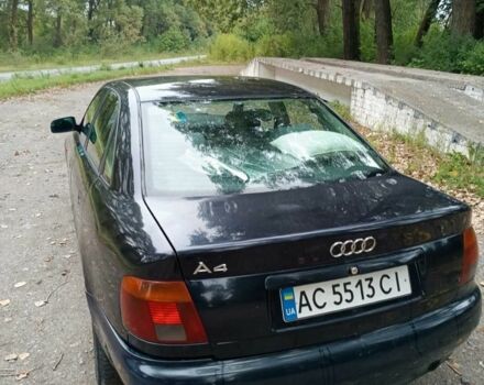 Синий Ауди А4, объемом двигателя 1.6 л и пробегом 350 тыс. км за 1850 $, фото 4 на Automoto.ua