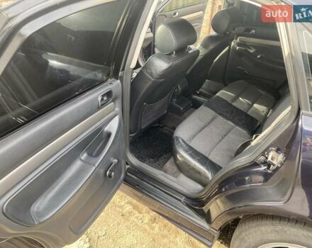 Синій Ауді А4, об'ємом двигуна 1.6 л та пробігом 367 тис. км за 3200 $, фото 21 на Automoto.ua