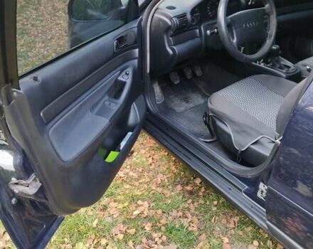 Синий Ауди А4, объемом двигателя 1.6 л и пробегом 320 тыс. км за 2900 $, фото 2 на Automoto.ua