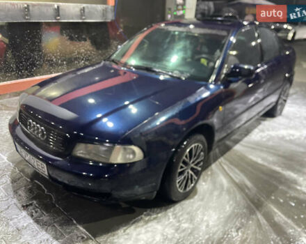 Синий Ауди А4, объемом двигателя 1.6 л и пробегом 400 тыс. км за 3200 $, фото 2 на Automoto.ua