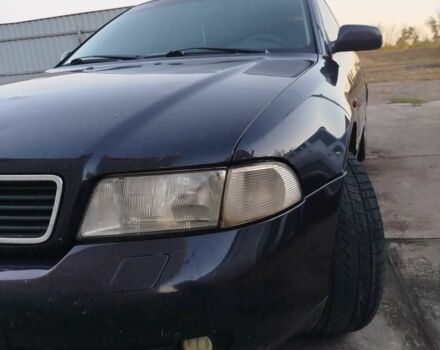 Синий Ауди А4, объемом двигателя 1.6 л и пробегом 364 тыс. км за 2900 $, фото 1 на Automoto.ua