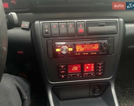 Синій Ауді А4, об'ємом двигуна 1.6 л та пробігом 367 тис. км за 3200 $, фото 25 на Automoto.ua