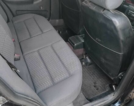 Синий Ауди А4, объемом двигателя 1.6 л и пробегом 364 тыс. км за 2900 $, фото 7 на Automoto.ua