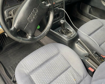 Синий Ауди А4, объемом двигателя 1.6 л и пробегом 350 тыс. км за 3200 $, фото 6 на Automoto.ua