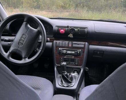 Синий Ауди А4, объемом двигателя 1.6 л и пробегом 295 тыс. км за 2800 $, фото 6 на Automoto.ua