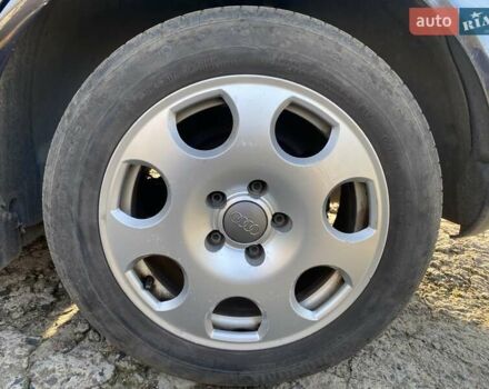 Синій Ауді А4, об'ємом двигуна 1.6 л та пробігом 367 тис. км за 3200 $, фото 13 на Automoto.ua