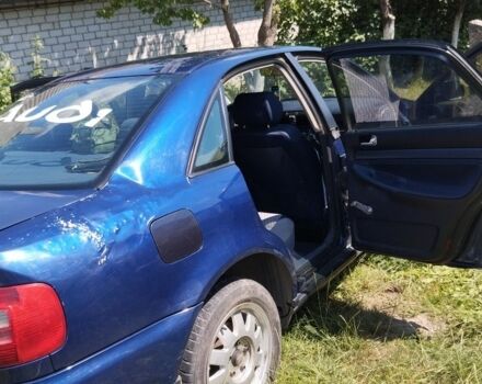 Синий Ауди А4, объемом двигателя 1.8 л и пробегом 322 тыс. км за 3000 $, фото 2 на Automoto.ua