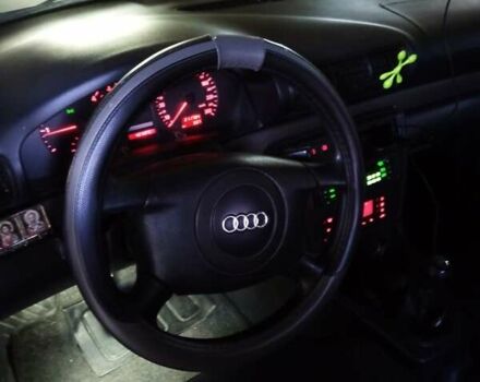 Синий Ауди А4, объемом двигателя 1.6 л и пробегом 250 тыс. км за 3000 $, фото 14 на Automoto.ua