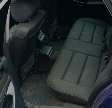 Синий Ауди А4, объемом двигателя 2.5 л и пробегом 390 тыс. км за 2500 $, фото 10 на Automoto.ua