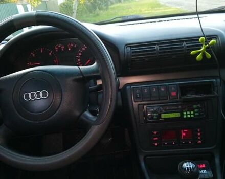 Синий Ауди А4, объемом двигателя 1.6 л и пробегом 250 тыс. км за 3000 $, фото 4 на Automoto.ua