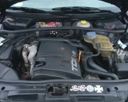 Синий Ауди А4, объемом двигателя 2 л и пробегом 300 тыс. км за 2000 $, фото 11 на Automoto.ua