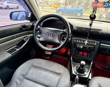 Синий Ауди А4, объемом двигателя 1.8 л и пробегом 321 тыс. км за 3400 $, фото 62 на Automoto.ua