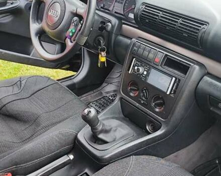 Синий Ауди А4, объемом двигателя 1.6 л и пробегом 325 тыс. км за 3500 $, фото 3 на Automoto.ua