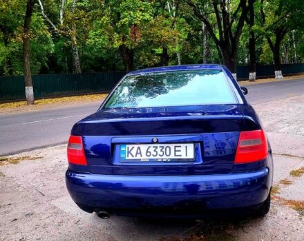 Синий Ауди А4, объемом двигателя 1.6 л и пробегом 306 тыс. км за 4650 $, фото 2 на Automoto.ua
