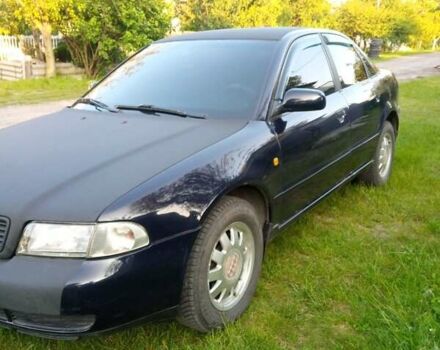 Синий Ауди А4, объемом двигателя 1.6 л и пробегом 250 тыс. км за 3000 $, фото 2 на Automoto.ua