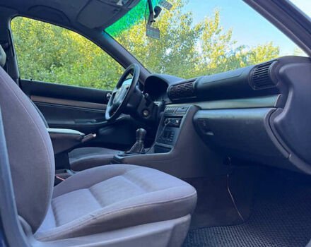 Синий Ауди А4, объемом двигателя 1.6 л и пробегом 228 тыс. км за 2800 $, фото 1 на Automoto.ua