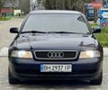 Синий Ауди А4, объемом двигателя 1.8 л и пробегом 321 тыс. км за 3400 $, фото 1 на Automoto.ua