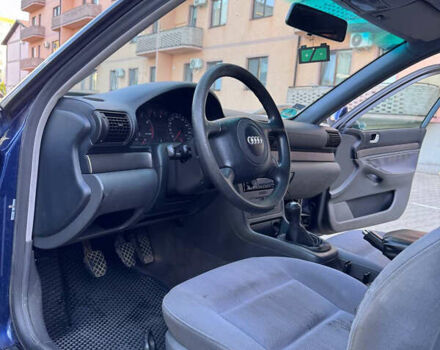 Синий Ауди А4, объемом двигателя 1.6 л и пробегом 228 тыс. км за 2800 $, фото 4 на Automoto.ua