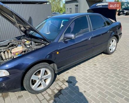 Синий Ауди А4, объемом двигателя 1.6 л и пробегом 280 тыс. км за 3700 $, фото 4 на Automoto.ua