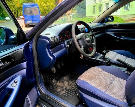 Синий Ауди А4, объемом двигателя 1.6 л и пробегом 306 тыс. км за 4650 $, фото 4 на Automoto.ua