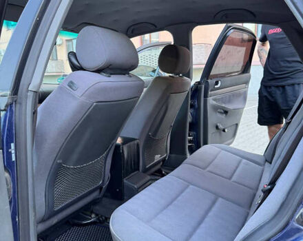 Синий Ауди А4, объемом двигателя 1.6 л и пробегом 228 тыс. км за 2800 $, фото 6 на Automoto.ua