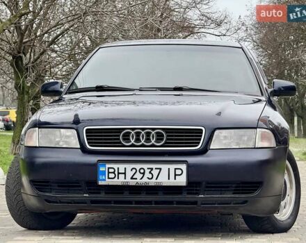 Синий Ауди А4, объемом двигателя 1.8 л и пробегом 321 тыс. км за 3400 $, фото 8 на Automoto.ua