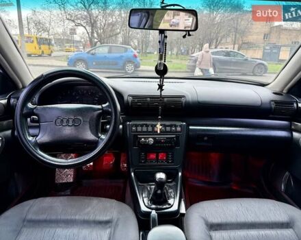 Синий Ауди А4, объемом двигателя 1.8 л и пробегом 321 тыс. км за 3400 $, фото 63 на Automoto.ua