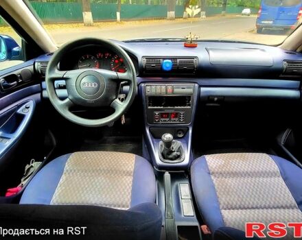 Синий Ауди А4, объемом двигателя 1.6 л и пробегом 306 тыс. км за 4650 $, фото 5 на Automoto.ua