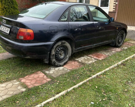 Синій Ауді А4, об'ємом двигуна 1.8 л та пробігом 300 тис. км за 3200 $, фото 1 на Automoto.ua