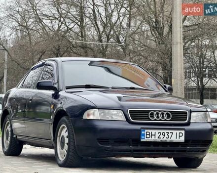 Синий Ауди А4, объемом двигателя 1.8 л и пробегом 321 тыс. км за 3400 $, фото 3 на Automoto.ua