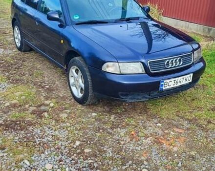 Синий Ауди А4, объемом двигателя 1.6 л и пробегом 325 тыс. км за 3500 $, фото 4 на Automoto.ua