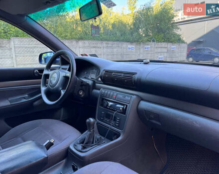 Синий Ауди А4, объемом двигателя 1.6 л и пробегом 228 тыс. км за 2800 $, фото 2 на Automoto.ua