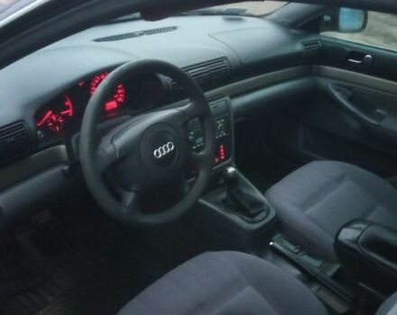 Синий Ауди А4, объемом двигателя 2 л и пробегом 300 тыс. км за 2000 $, фото 7 на Automoto.ua