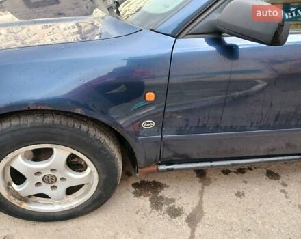 Синий Ауди А4, объемом двигателя 1.8 л и пробегом 364 тыс. км за 2000 $, фото 7 на Automoto.ua