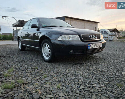 Синий Ауди А4, объемом двигателя 1.6 л и пробегом 218 тыс. км за 3850 $, фото 1 на Automoto.ua