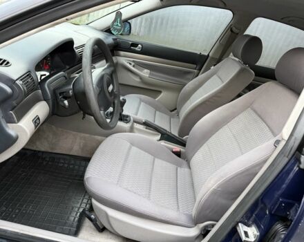 Синій Ауді А4, об'ємом двигуна 2.5 л та пробігом 300 тис. км за 1750 $, фото 4 на Automoto.ua