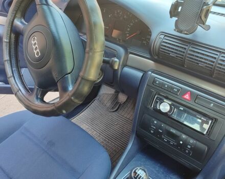 Синий Ауди А4, объемом двигателя 2.5 л и пробегом 370 тыс. км за 3000 $, фото 6 на Automoto.ua