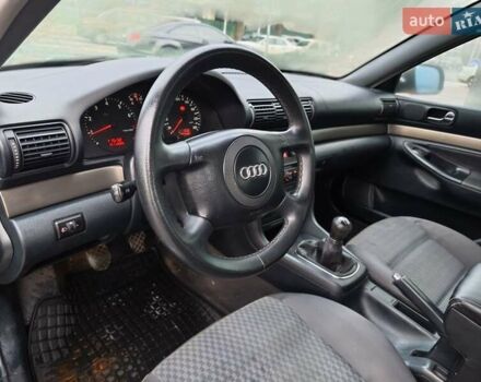 Синій Ауді А4, об'ємом двигуна 1.6 л та пробігом 348 тис. км за 2999 $, фото 19 на Automoto.ua